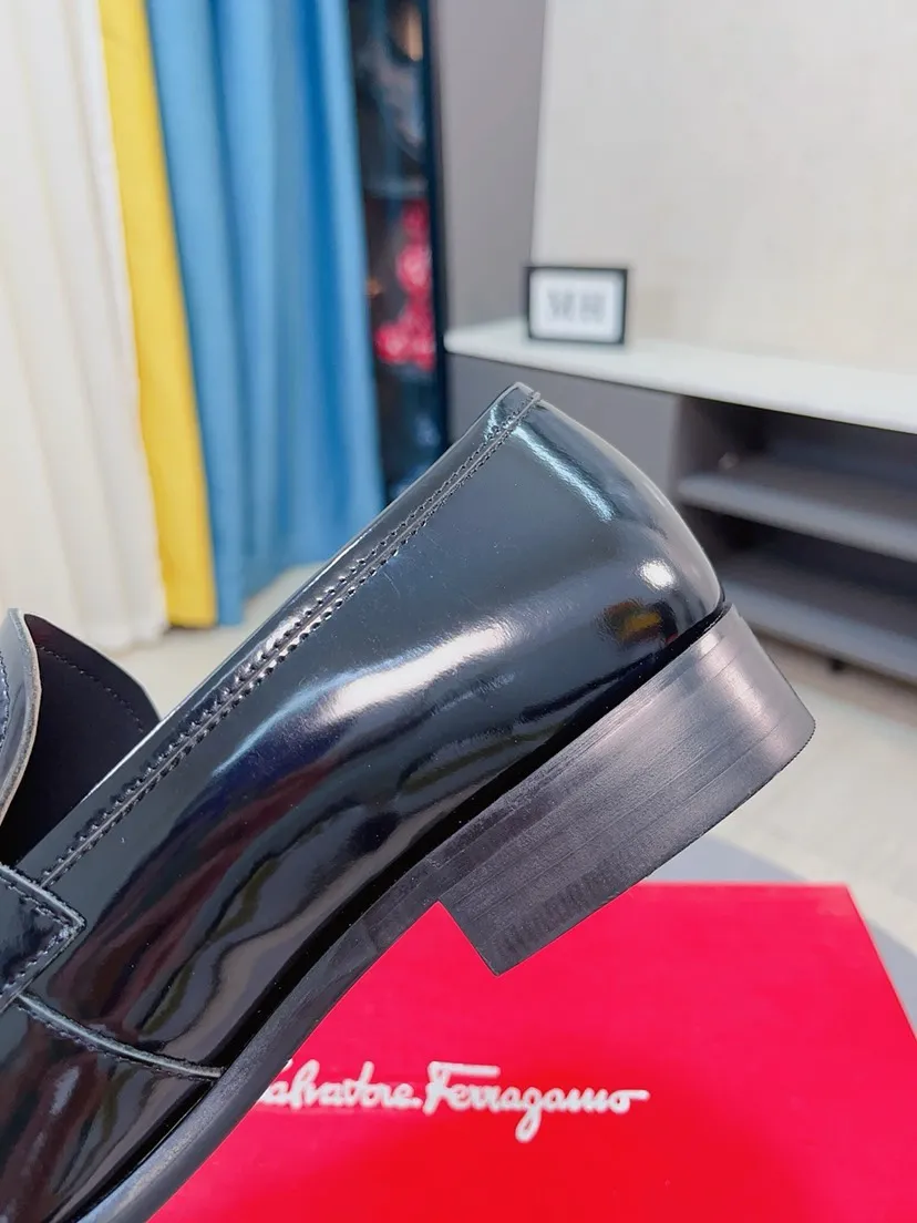 Men's shoes 💰500🌸🌸Water dyed cowhide 🆘[Salvatore Ferragamo] Ferragamo's latest casual business leather shoes for men! Available at counters simultaneously! The fabric is made of specially imported original suede calfskin, and the interior is made of imported water-dyed cowhide. It is absolutely luxurious and leads the fashion trend. Matching code: 38-44 45 customized